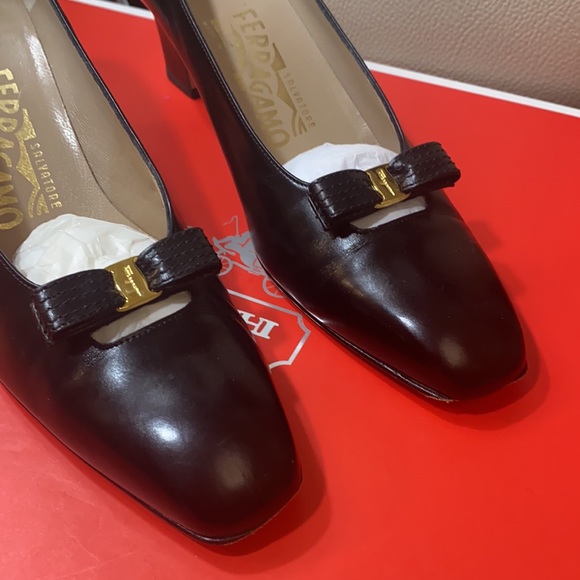 Salvatore Ferragamo used in good condition clean. - Picture 4 of 12